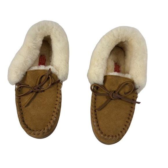 Woman’s Eastern Mountain Sports Moccasins size US 9 - Picture 1 of 7